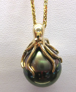 Gold Octopus holding a Tahitian Black Pearl